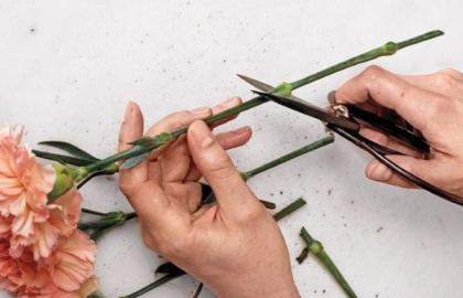 Mẹo Cắm Hoa Lụa Tuyệt Đẹp Không Khác Gì Hoa Tươi